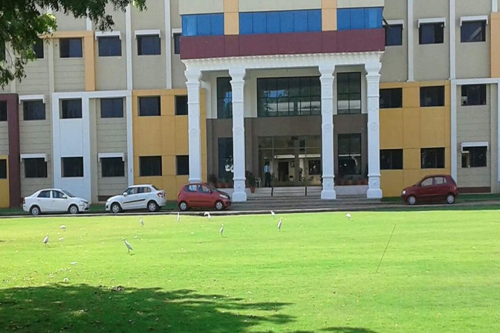 https://cache.careers360.mobi/media/colleges/social-media/media-gallery/3387/2021/8/6/Campus Full View of Ravindra College of Engineering for Women Kurnool_Campus-View.jpg